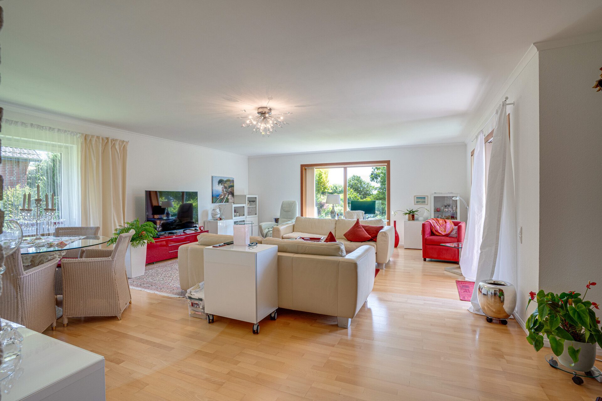 Immobilienangebot - Glücksburg - Alle - Glücksburg: Ostseenah wohnen – Ca. 162 m² Wohn- und Nutzfläche mit schönem Garten am Wiesenrand