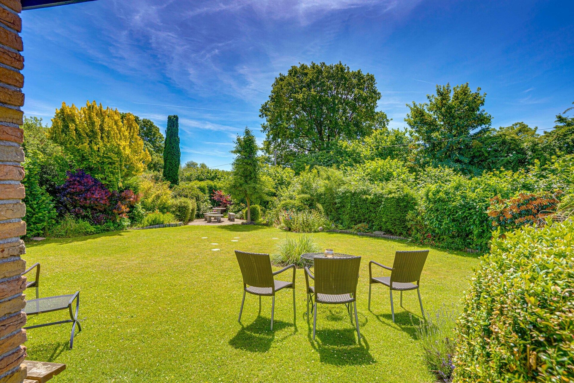 Immobilienangebot - Glücksburg - Alle - Glücksburg: Ostseenah wohnen – Ca. 162 m² Wohn- und Nutzfläche mit schönem Garten am Wiesenrand