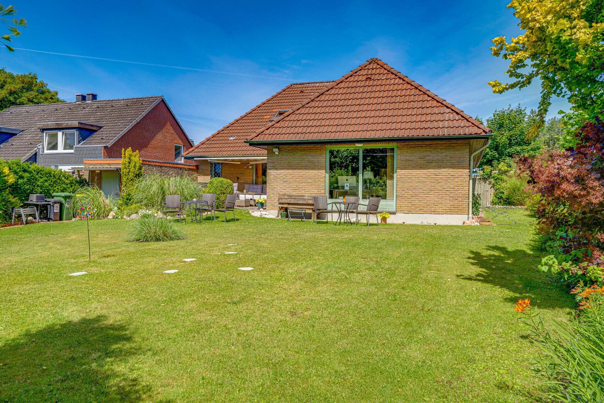 Immobilienangebot - Glücksburg - Alle - Glücksburg: Ostseenah wohnen – Ca. 162 m² Wohn- und Nutzfläche mit schönem Garten am Wiesenrand
