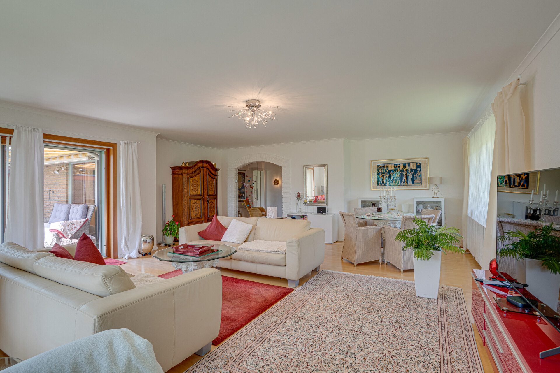 Immobilienangebot - Glücksburg - Alle - Glücksburg: Ostseenah wohnen – Ca. 162 m² Wohn- und Nutzfläche mit schönem Garten am Wiesenrand
