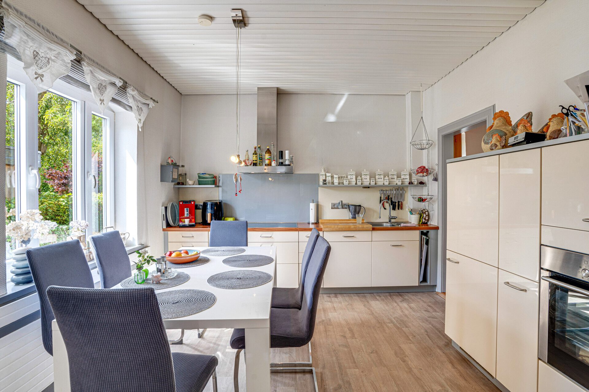Immobilienangebot - Husby - Alle - Husby: Zeitlos schön – modernisiertes Haus von 1910 mit großem Gartengrundstück