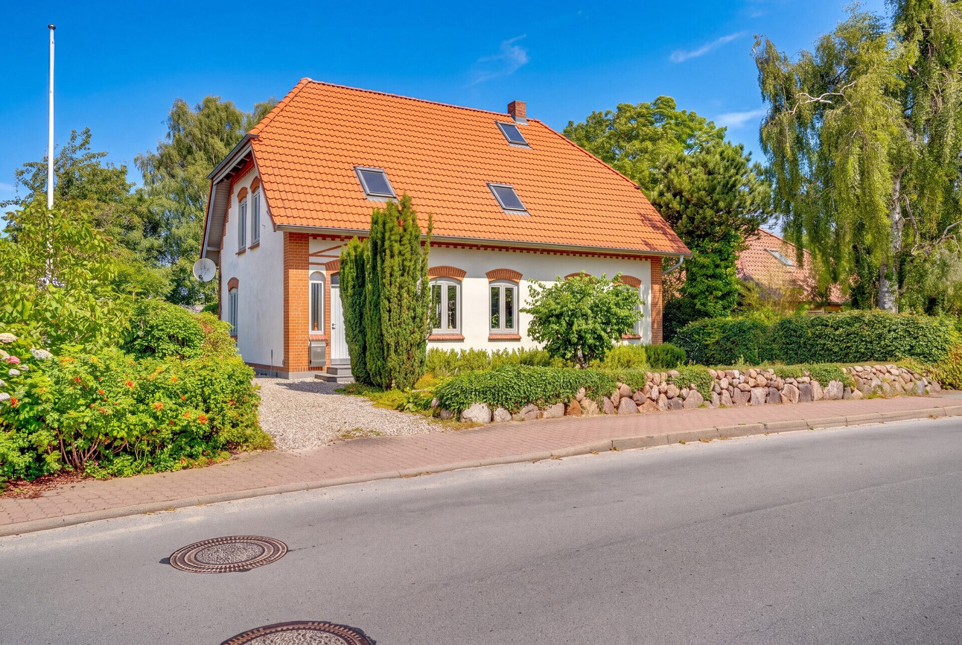 Immobilienangebot - Husby - Alle - Husby: Zeitlos schön – modernisiertes Haus von 1910 mit großem Gartengrundstück