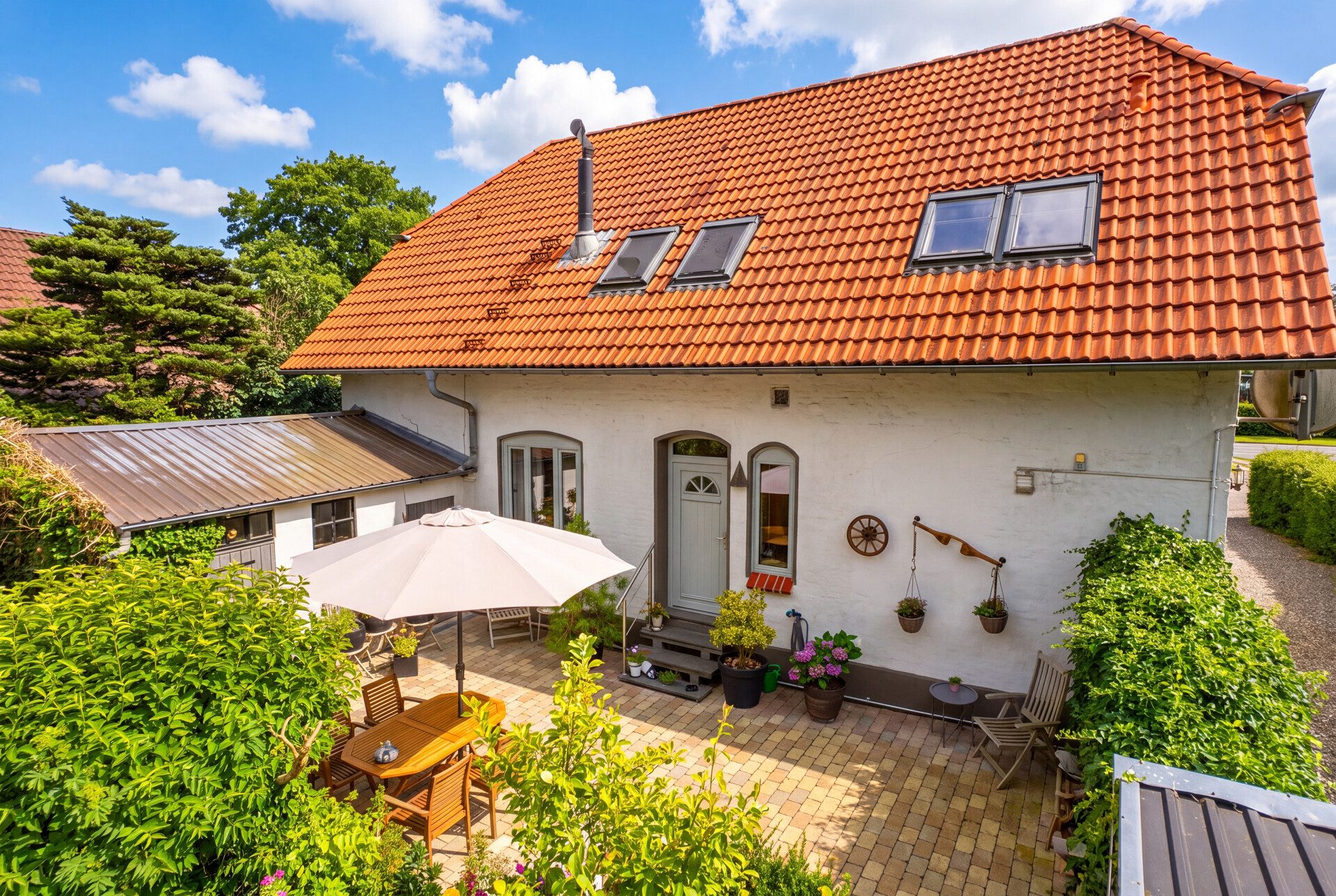 Immobilienangebot - Husby - Alle - Husby: Zeitlos schön – modernisiertes Haus von 1910 mit großem Gartengrundstück