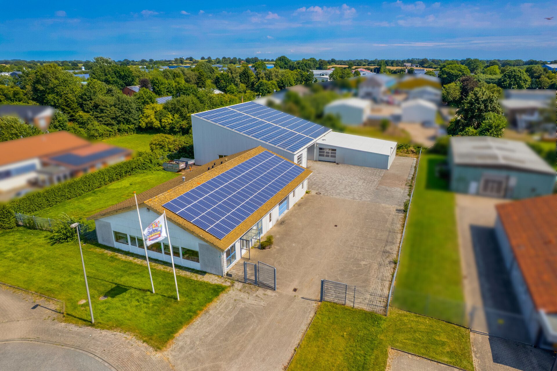 Immobilienangebot - Schleswig - Alle - Große PV-Anlage mit attraktiver Einspeisevergütung – vielseitige Hallen mit Wachstumspotenzial!