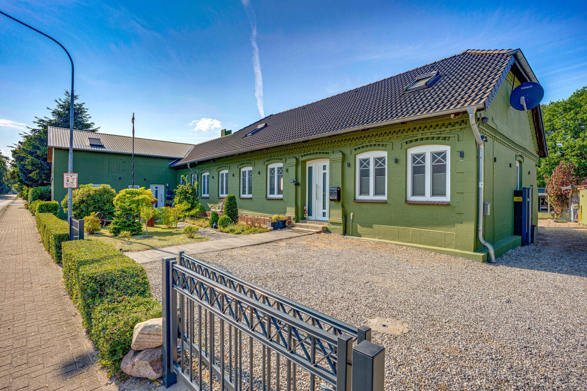 Immobilienangebot - Jübek - Alle - Ein Haus, viele Perspektiven: Zweifamilienhaus für Familie, Vermietung & mögliche Gewerbenutzung!