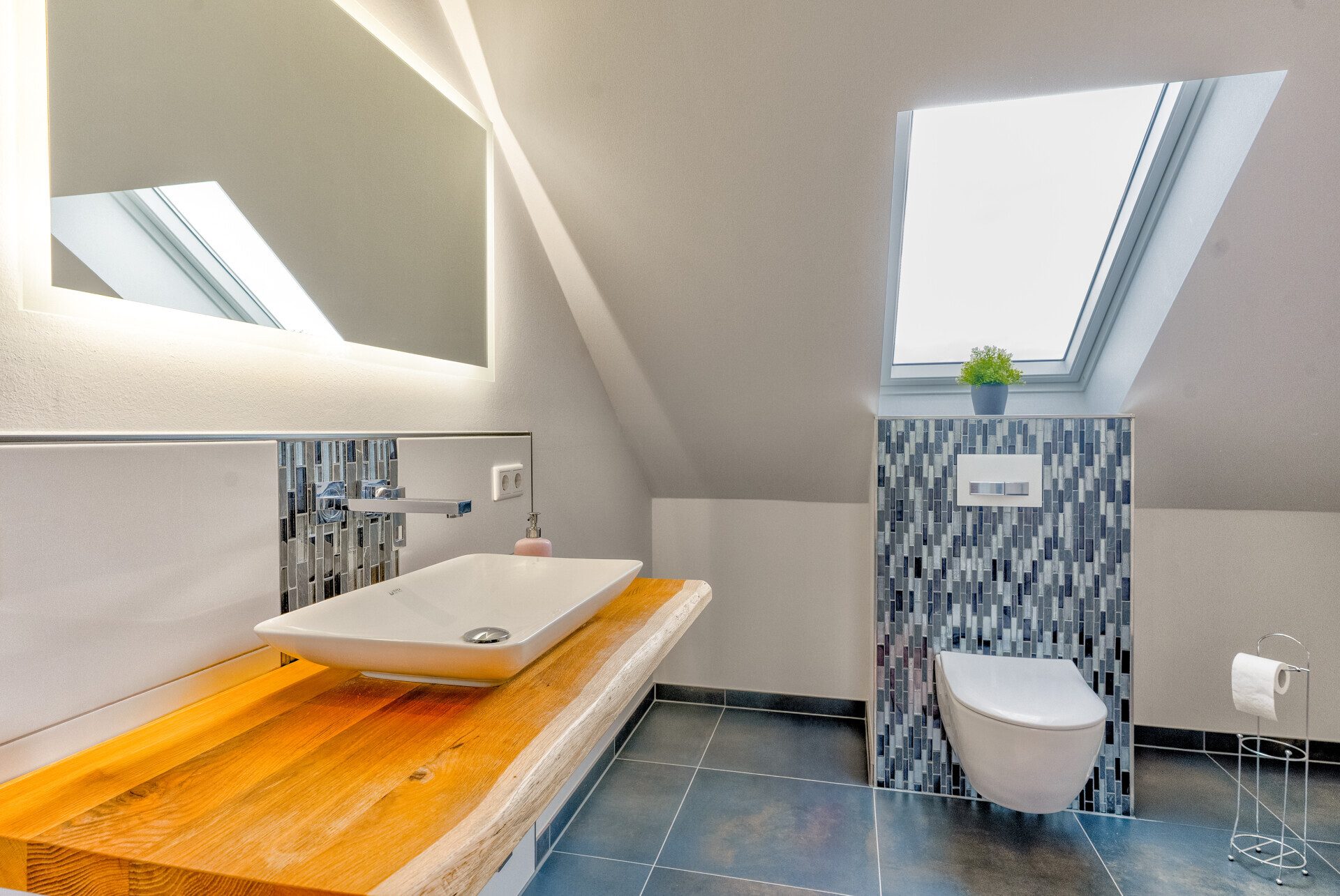 Immobilienangebot - Taarstedt / Scholderup - Alle - Modernes Design trifft Wohnqualität: EFH mit Kamin, Solarthermie, Wallbox & großzügiger Doppelgarage