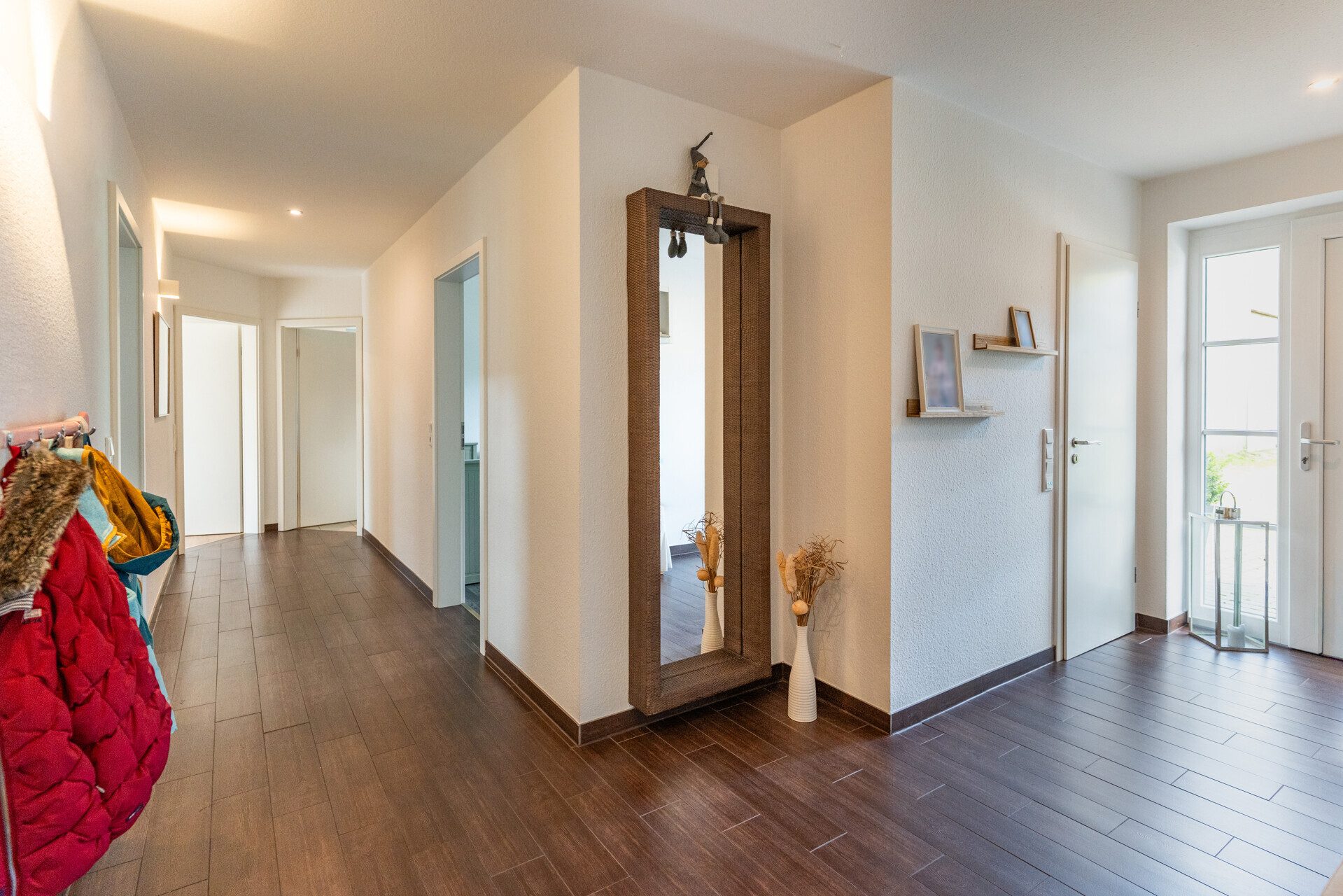 Immobilienangebot - Taarstedt / Scholderup - Alle - Modernes Design trifft Wohnqualität: EFH mit Kamin, Solarthermie, Wallbox & großzügiger Doppelgarage
