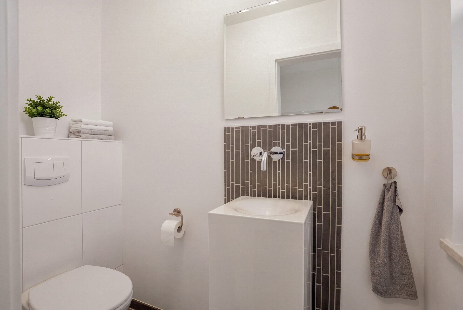 Immobilienangebot - Taarstedt / Scholderup - Alle - Modernes Design trifft Wohnqualität: EFH mit Kamin, Solarthermie, Wallbox & großzügiger Doppelgarage