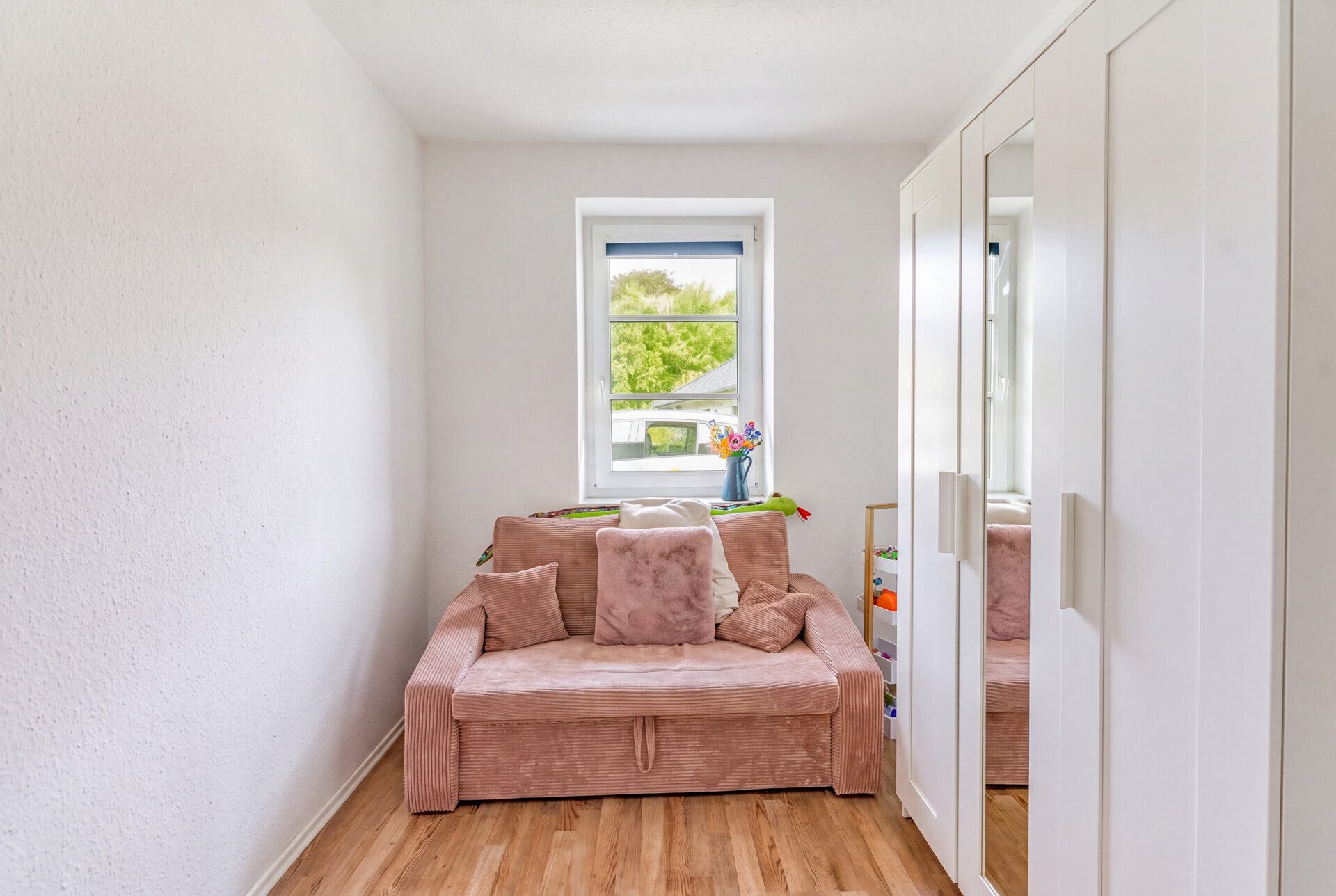 Immobilienangebot - Taarstedt / Scholderup - Alle - Modernes Design trifft Wohnqualität: EFH mit Kamin, Solarthermie, Wallbox & großzügiger Doppelgarage