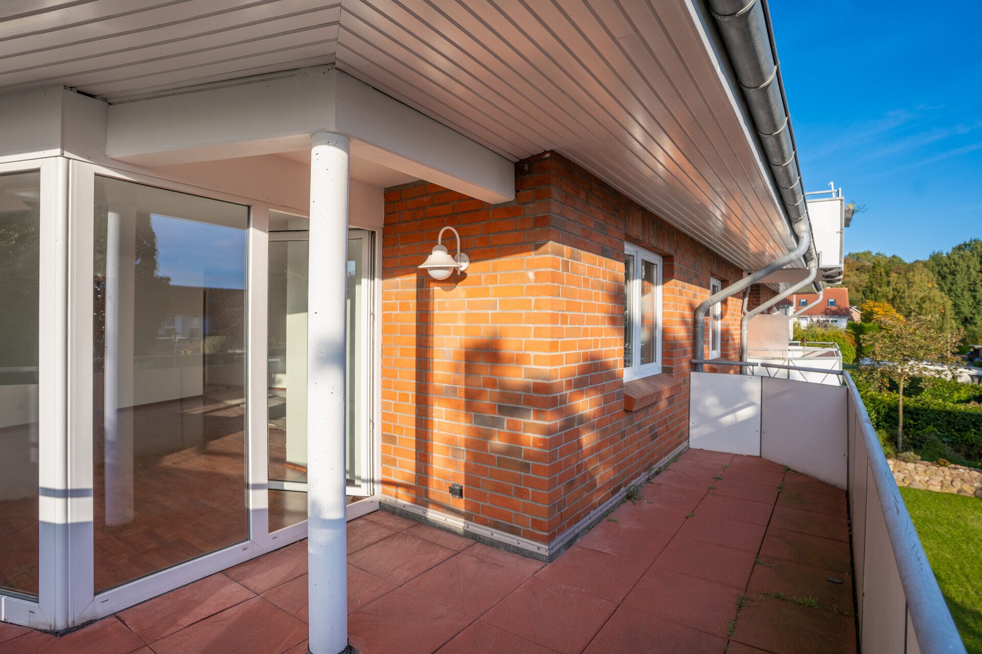 Immobilienangebot - Flensburg - Alle - Sonnige Aussichten in Engelsby: 3-Zi.-ETW mit großzügigem Südbalkon & TG-Stellplatz in Top-Lage!