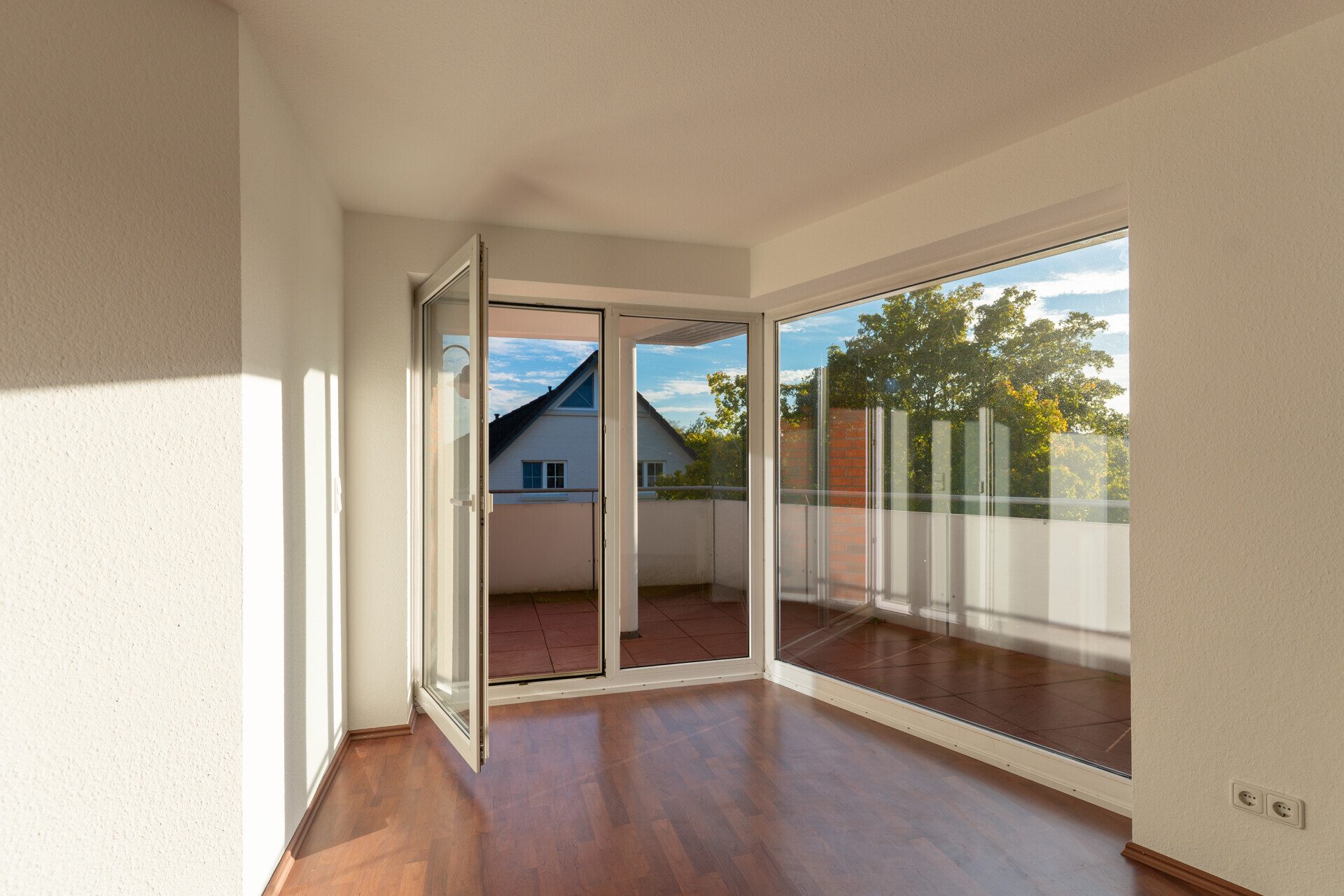 Immobilienangebot - Flensburg - Alle - Sonnige Aussichten in Engelsby: 3-Zi.-ETW mit großzügigem Südbalkon & TG-Stellplatz in Top-Lage!
