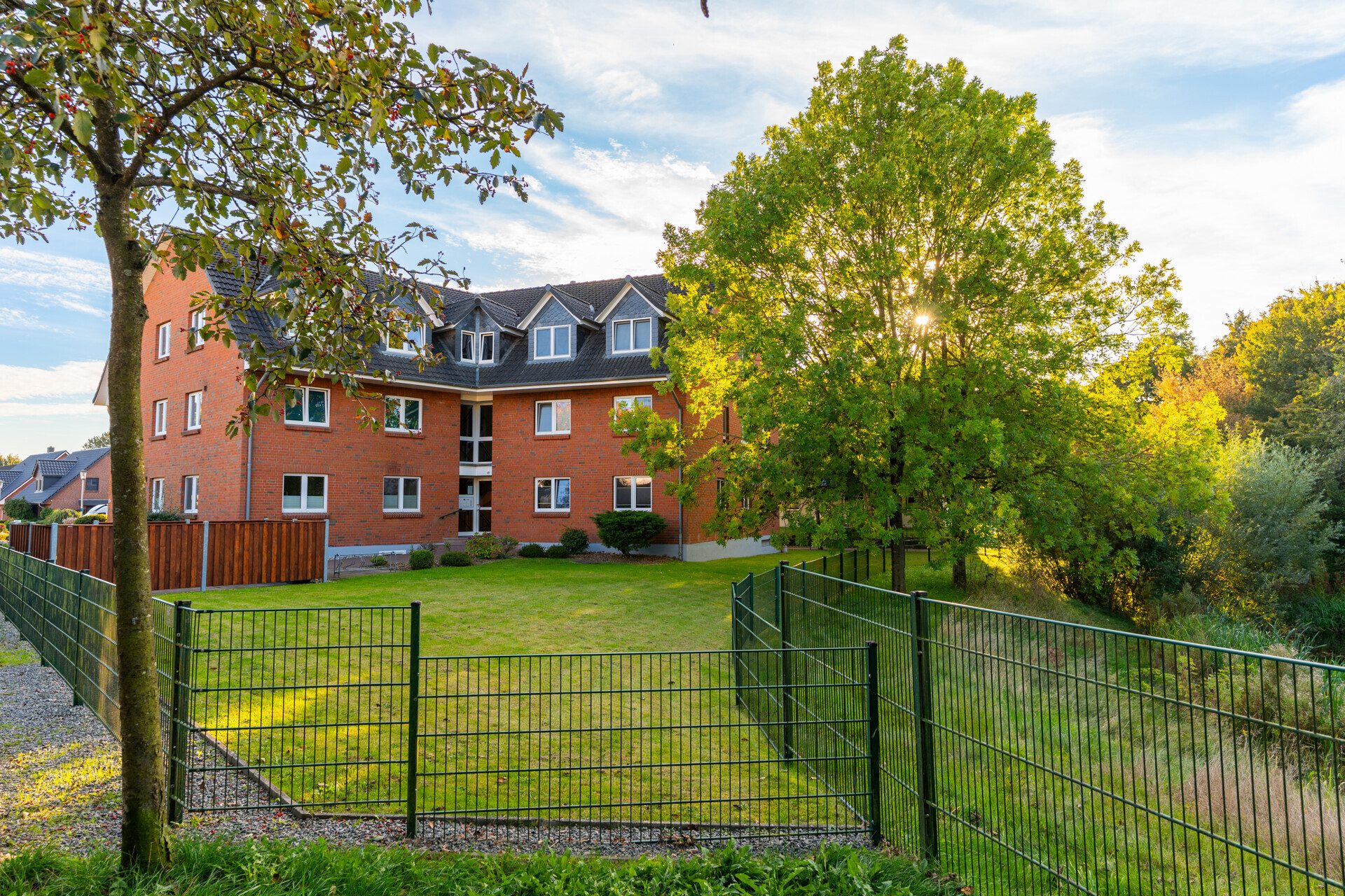 Immobilienangebot - Flensburg - Alle - Sonnige Aussichten in Engelsby: 3-Zi.-ETW mit großzügigem Südbalkon & TG-Stellplatz in Top-Lage!