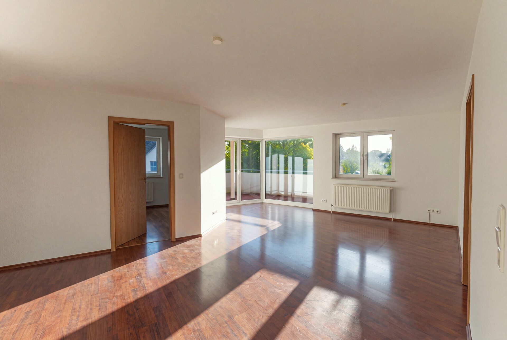 Immobilienangebot - Flensburg - Alle - Sonnige Aussichten in Engelsby: 3-Zi.-ETW mit großzügigem Südbalkon & TG-Stellplatz in Top-Lage!