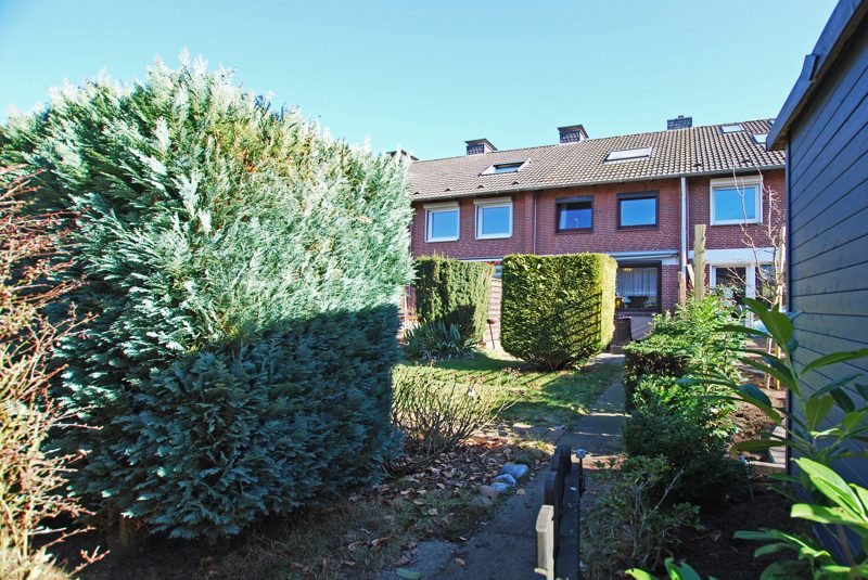 Immobilienangebot - Norderstedt - Alle - Gemütliches Reihenmittelhaus mit wohnlich ausgebautem Dachgeschoss und sonnigem Garten