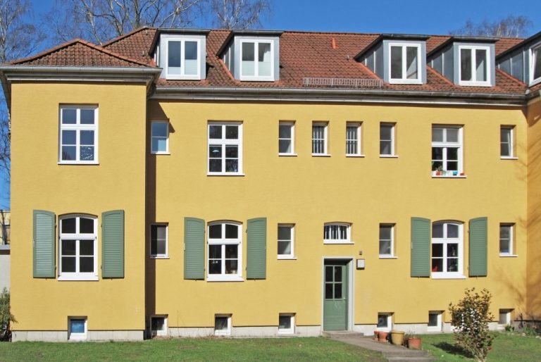 Immobilienangebot - Hamburg / Dockenhuden - Alle - Blankenese-Dockenhuden: Dachgeschosswohnung in attraktiver, naturnaher Wohnanlage