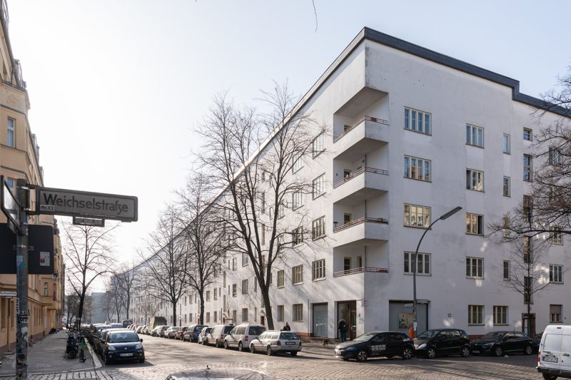 Immobilienangebot - Berlin - Alle - Architektur-Highlight von Bruno Taut mit großem Sonnenbalkon
