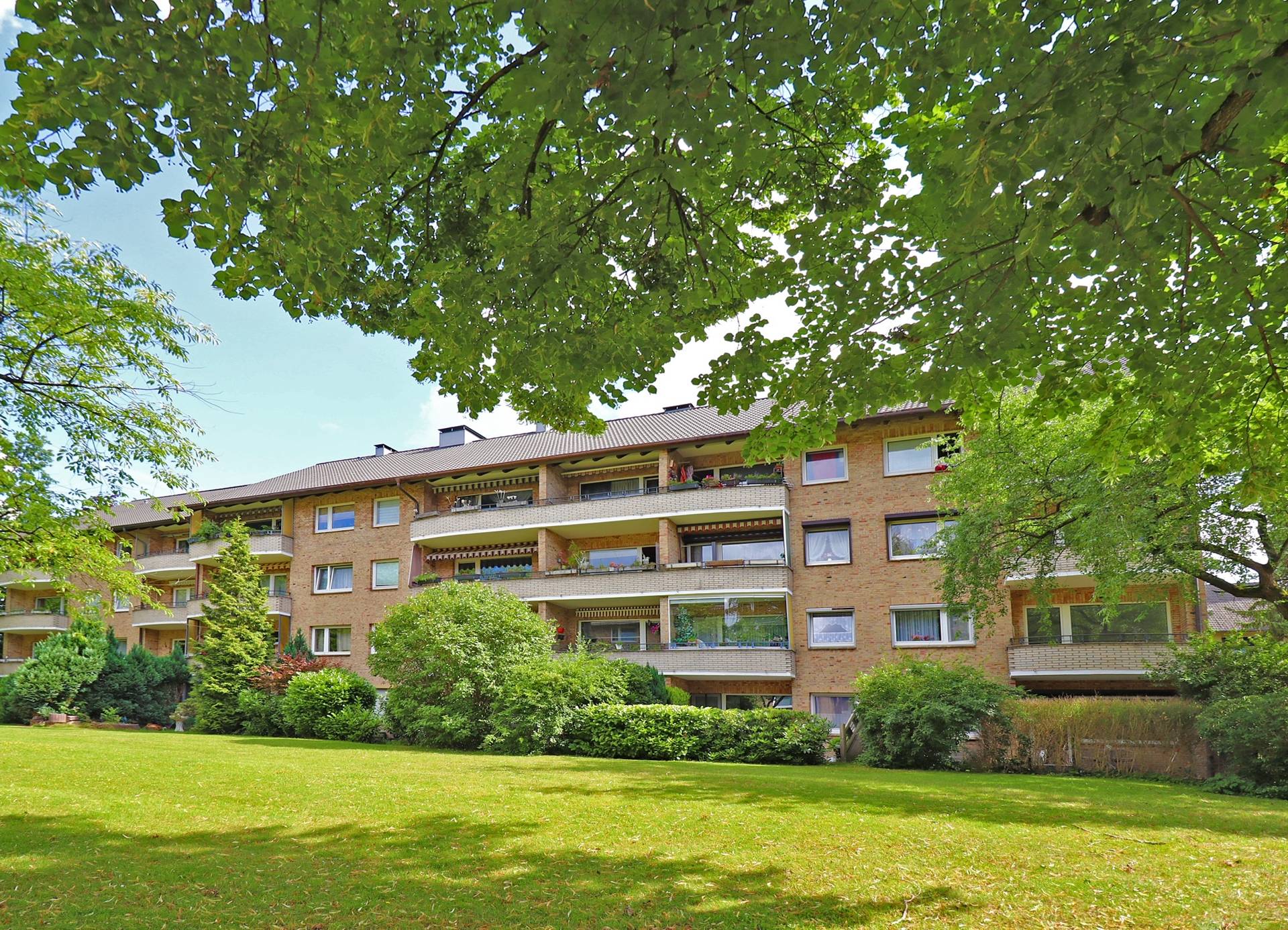 Immobilienangebot - Hamburg Niendorf - Alle - Herrlich ruhig, naturnah und zentral gelegene 2- Zimmer Wohnung im 01. OG mit Balkon