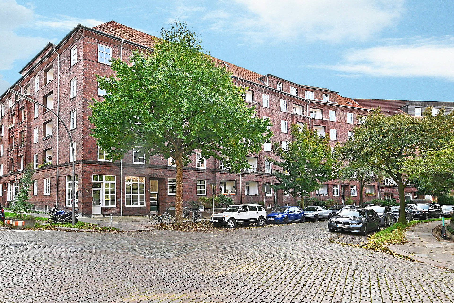 Immobilienangebot - Hamburg Barmbek-Süd - Alle - Schönes Zuhause in klassischem Klinkerambiente mit Loggia und Einzelgarage im Hof