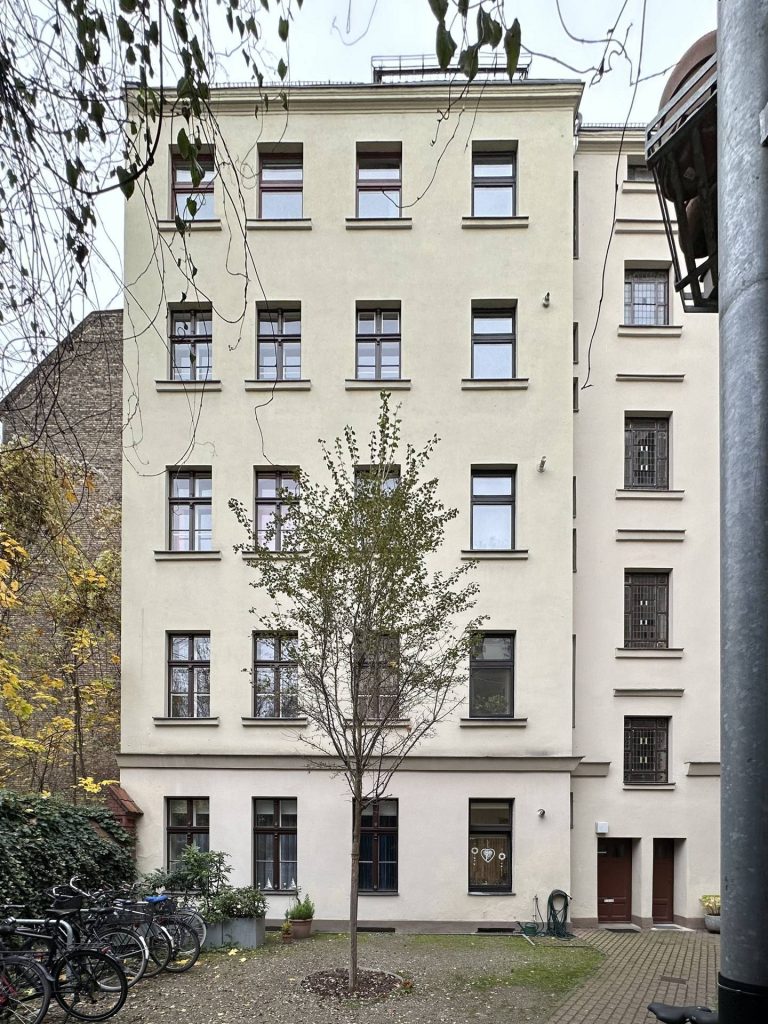 Immobilienangebot - Berlin - Alle - Klassische Wohnung im Altbau-Seitenflügel - Sanierungsobjekt in Top Lage Schöneberg