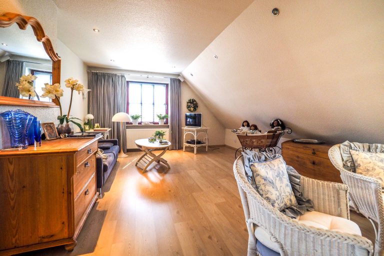 Immobilienangebot - Henstedt-Ulzburg - Alle - Super gepflegtes EFH mit traumhaftem Garten und Vollkeller in ruhiger Sackgassenlage