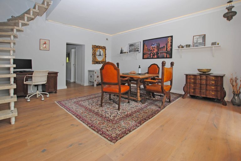 Immobilienangebot - Hamburg / Ohlsdorf - Alle - Außergewöhnliche Maisonette-Wohnung in Bestlage 
inkl. Stellplatz und privatem Zugang zum Alstertal