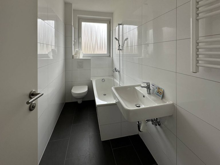 Immobilienangebot - Berlin - Alle - Renovierte Balkonwohnung mit schönem Blick nach Westen - ruhig und dennoch zentral in Alt-Buckow
