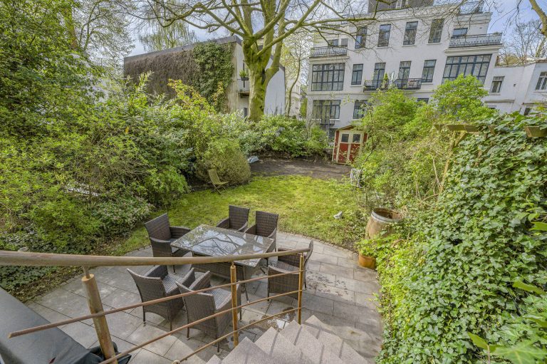 Immobilienangebot - Hamburg - Alle - Hofweg Palais - Altbau ETW im Erdgeschoss mit sonnigem Garten und Terrasse