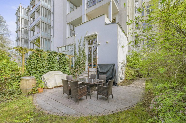 Immobilienangebot - Hamburg - Alle - Hofweg Palais - Altbau ETW im Erdgeschoss mit sonnigem Garten und Terrasse