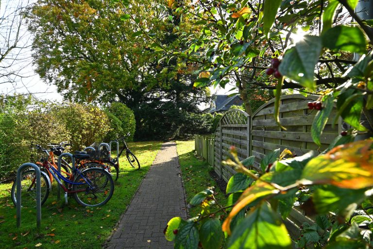Immobilienangebot - Pinneberg - Alle - Sonnige ETW mit Süd-Balkon und PKW-Stellplatz im ruhigen Quellental I Zuverlässig vermietet