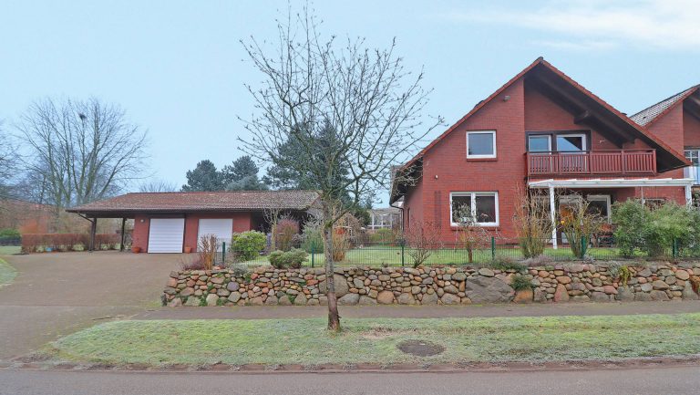 Immobilienangebot - Hanstedt - Alle - Familienfreundliche Doppelhaushälfte mit  Kamin, Garage und Carport