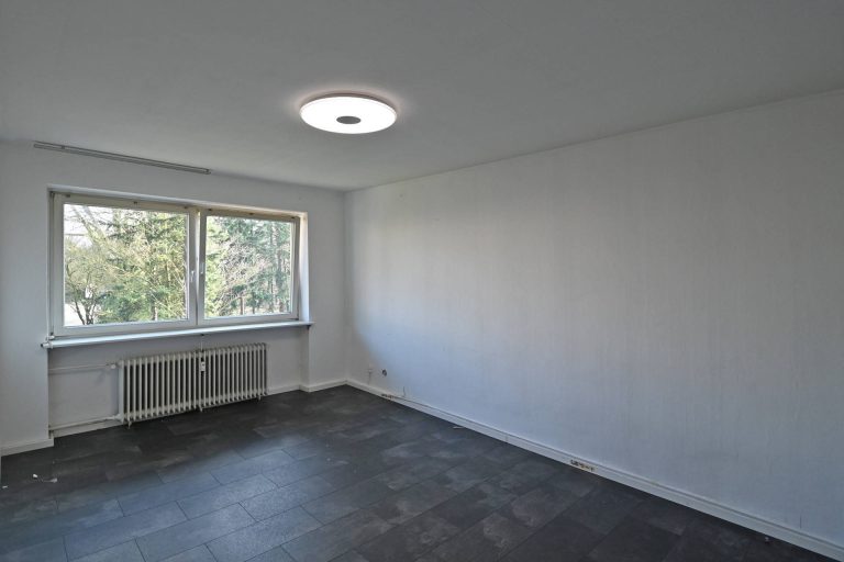 Immobilienangebot - Hamburg Billstedt - Alle - Sanierungsbedürftige 2,5-Zimmer-Wohnung in zentraler Lage von Hamburg-Billstedt mit Stellplatz!
