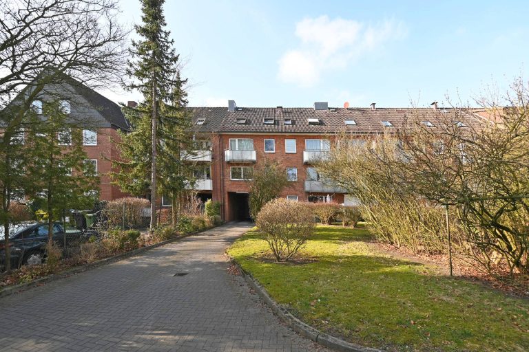 Immobilienangebot - Hamburg Billstedt - Alle - Sanierungsbedürftige 2,5-Zimmer-Wohnung in zentraler Lage von Hamburg-Billstedt mit Stellplatz!