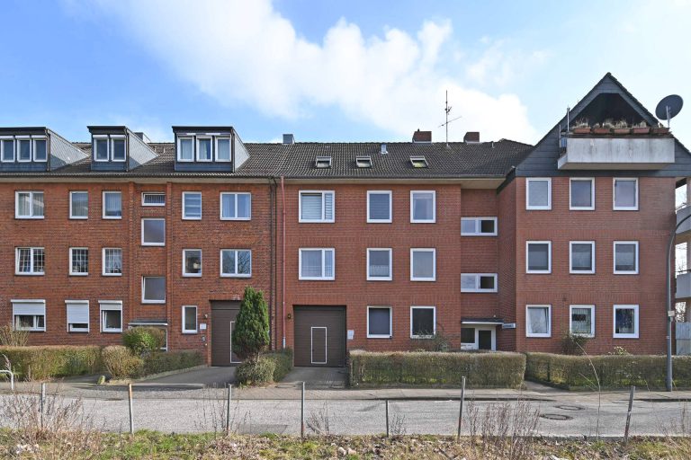 Immobilienangebot - Hamburg Billstedt - Alle - Sanierungsbedürftige 2,5-Zimmer-Wohnung in zentraler Lage von Hamburg-Billstedt mit Stellplatz!
