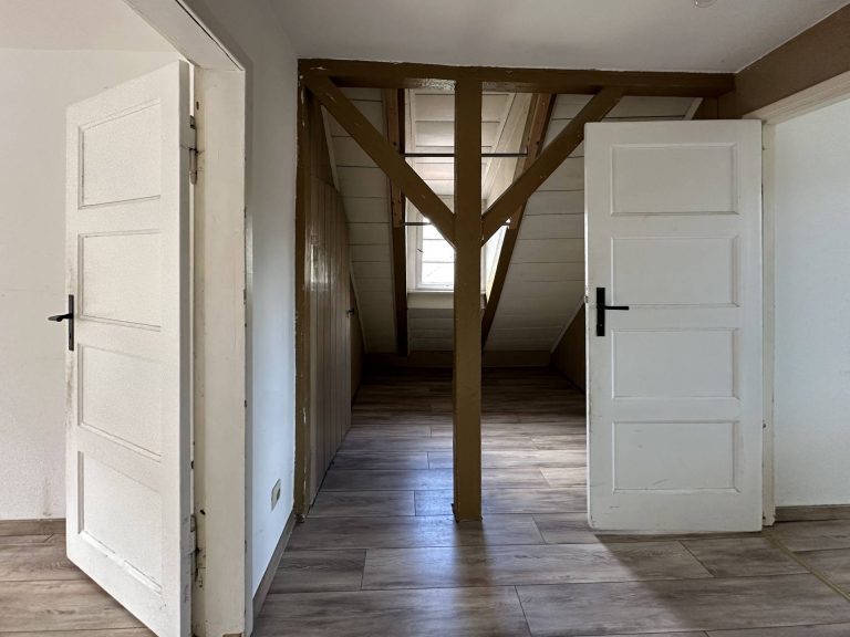 Immobilienangebot - Eichwalde - Alle - Großes Familienhaus aus den 30er Jahren in ruhiger Lage - Mehrgenerationen Wohnen möglich