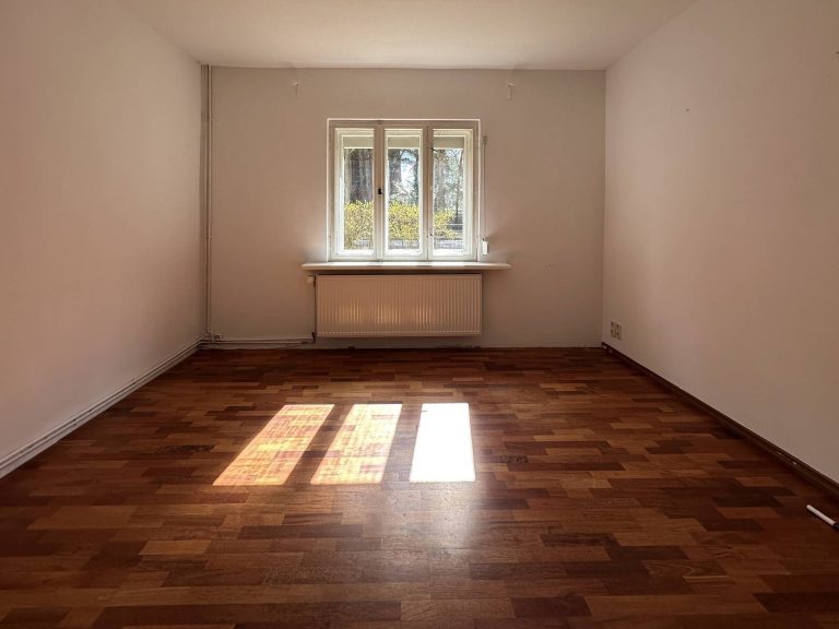 Immobilienangebot - Eichwalde - Alle - Großes Familienhaus aus den 30er Jahren in ruhiger Lage - Mehrgenerationen Wohnen möglich