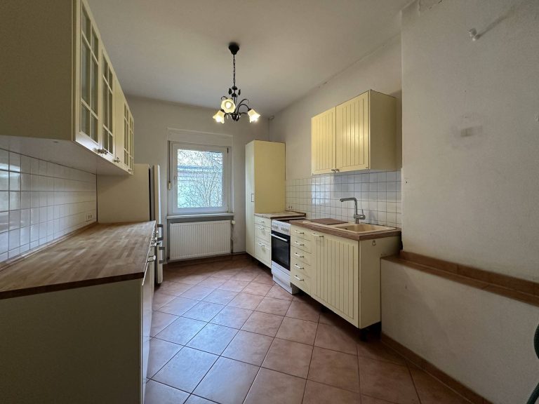 Immobilienangebot - Eichwalde - Alle - Großes Familienhaus aus den 30er Jahren in ruhiger Lage - Mehrgenerationen Wohnen möglich