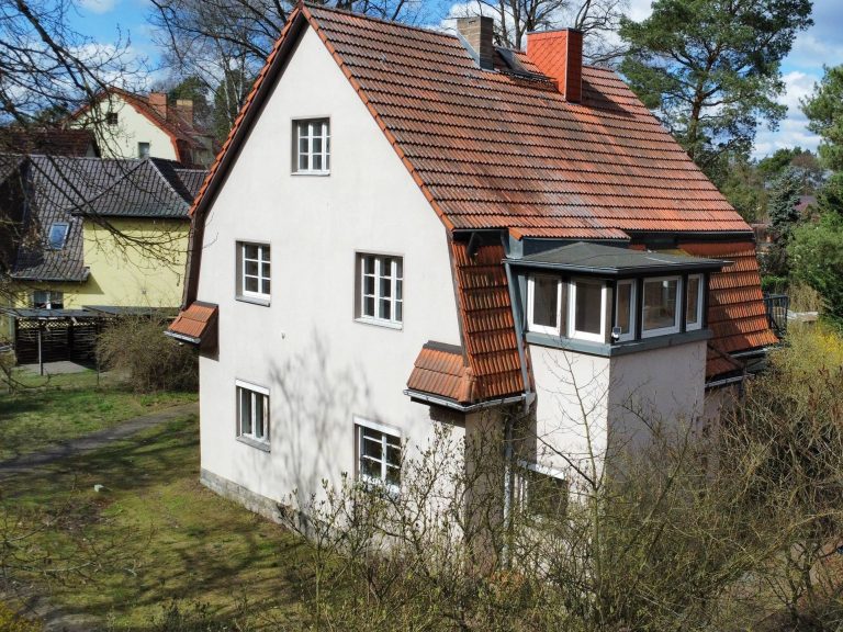 Immobilienangebot - Eichwalde - Alle - Großes Familienhaus aus den 30er Jahren in ruhiger Lage - Mehrgenerationen Wohnen möglich