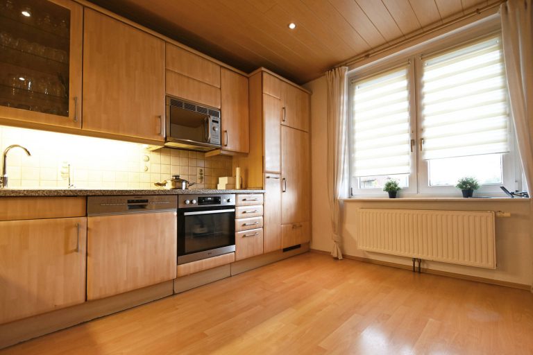 Immobilienangebot - Uetersen - Alle - Im Herzen von Uetersen: Großzügiges Einfamilienhaus mit vielseitig angelegtem Garten und PKW-Carport