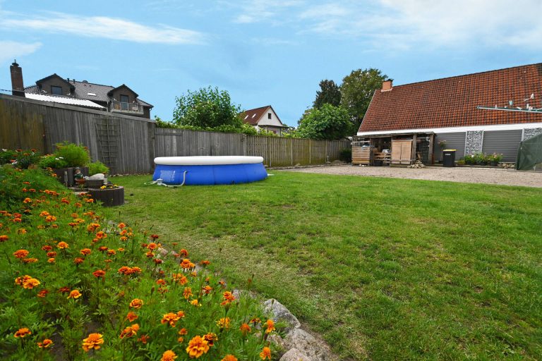 Immobilienangebot - Uetersen - Alle - Im Herzen von Uetersen: Großzügiges Einfamilienhaus mit vielseitig angelegtem Garten und PKW-Carport