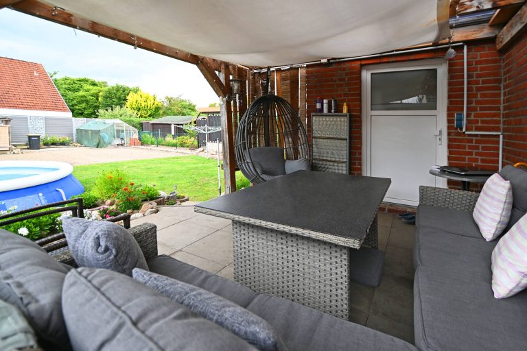 Immobilienangebot - Uetersen - Alle - Im Herzen von Uetersen: Großzügiges Einfamilienhaus mit vielseitig angelegtem Garten und PKW-Carport