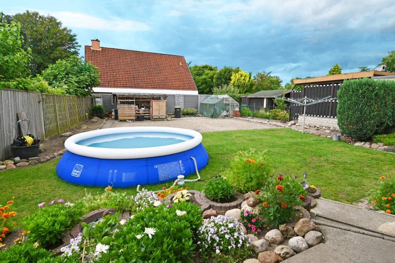 Immobilienangebot - Uetersen - Alle - Im Herzen von Uetersen: Großzügiges Einfamilienhaus mit vielseitig angelegtem Garten und PKW-Carport