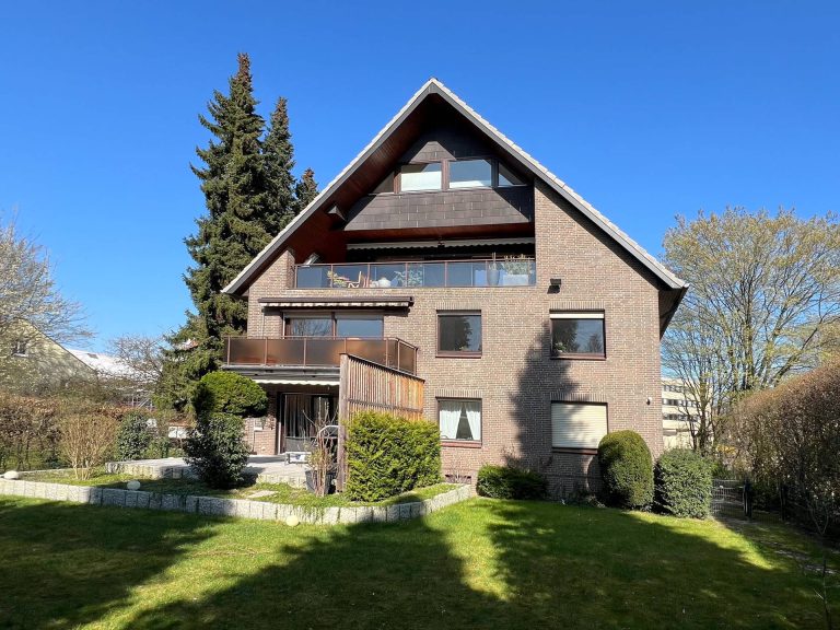 Immobilienangebot - Hamburg - Alle - Platzhirsch in Niendorf | Schöne Etagenwohnung mit Südwest-Balkon und Stellplatz vor der Haustür