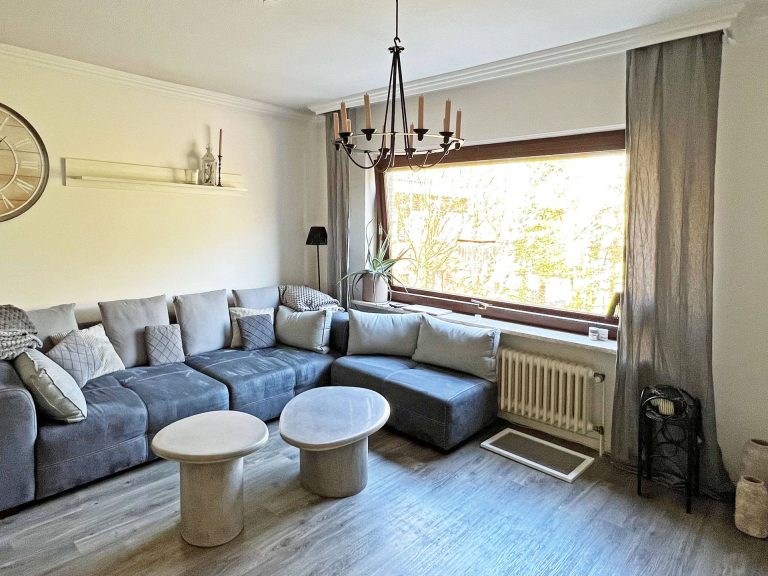 Immobilienangebot - Hamburg - Alle - Platzhirsch in Niendorf | Schöne Etagenwohnung mit Südwest-Balkon und Stellplatz vor der Haustür