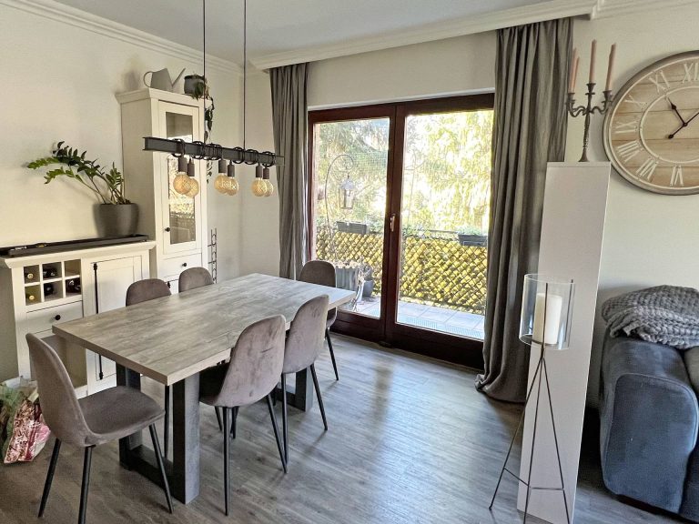 Immobilienangebot - Hamburg - Alle - Platzhirsch in Niendorf | Schöne Etagenwohnung mit Südwest-Balkon und Stellplatz vor der Haustür