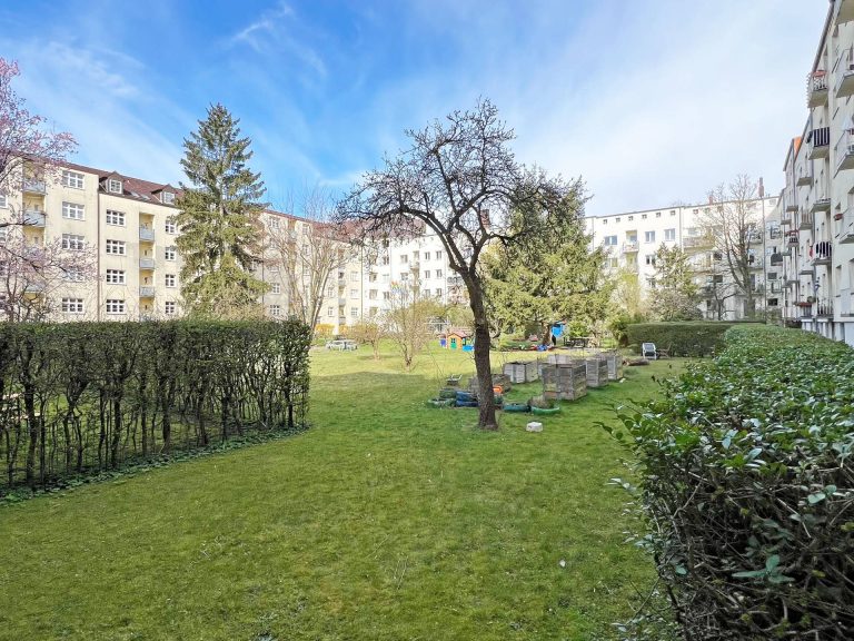 Immobilienangebot - Hamburg - Alle - Nähe Stadtpark: schöne, renovierungsbedürftige Endetagen-Wohnung in ruhiger Nebenstraße