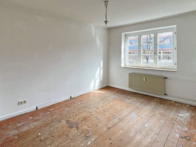 Immobilienangebot - Hamburg - Alle - Nähe Stadtpark: schöne, renovierungsbedürftige Endetagen-Wohnung in ruhiger Nebenstraße