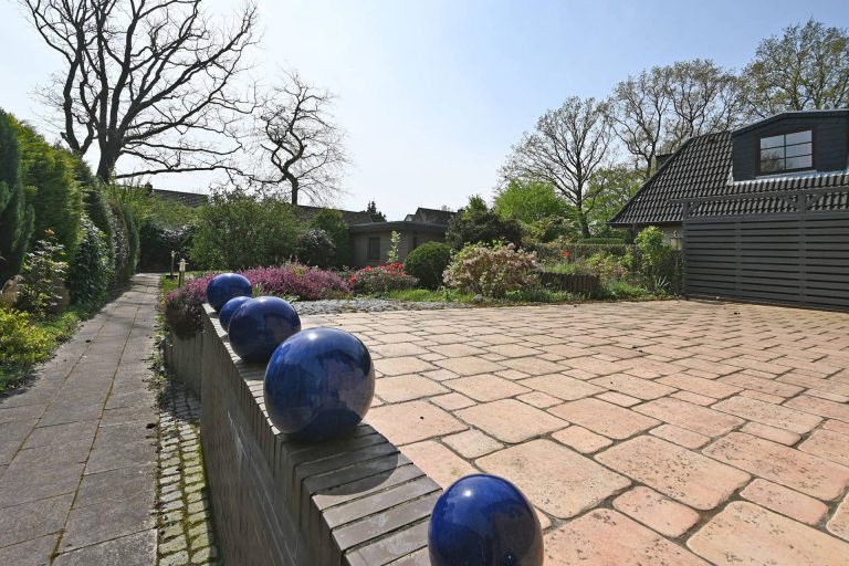 Immobilienangebot - Hamburg - Alle - Charmantes Einfamilienhaus auf schönem Südgrundstück in HH-Bramfeld. Modernisierungsbedürftig!