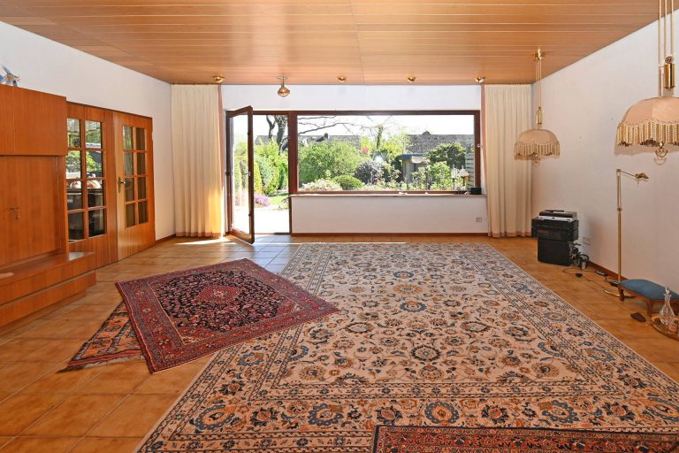 Immobilienangebot - Hamburg - Alle - Charmantes Einfamilienhaus auf schönem Südgrundstück in HH-Bramfeld. Modernisierungsbedürftig!