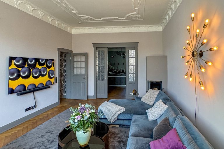 Immobilienangebot - Hamburg Winterhude - Alle - Luxuriöse Altbauwohnung mit Stil – großzügiges Wohnerlebnis in bester Lage