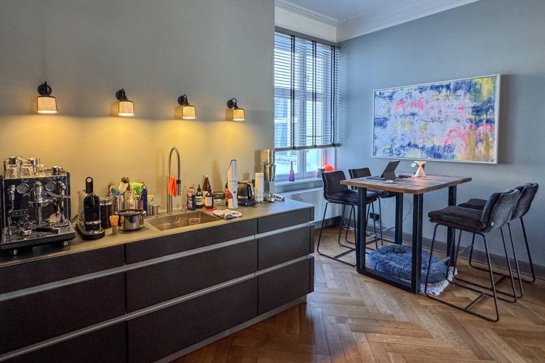 Immobilienangebot - Hamburg Winterhude - Alle - Luxuriöse Altbauwohnung mit Stil – großzügiges Wohnerlebnis in bester Lage